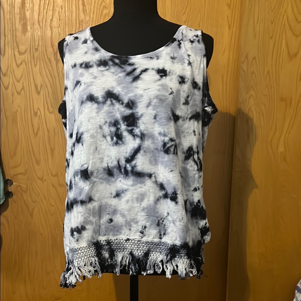 🎉SALE🎉$12 or 3 for $20🎉Cato Navy and White Tie-Dye Tank Top with Fringe